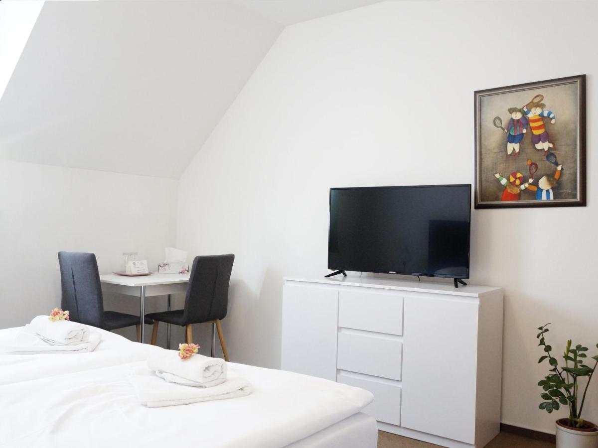 Hotel U Brany Uherský Brod Buitenkant foto