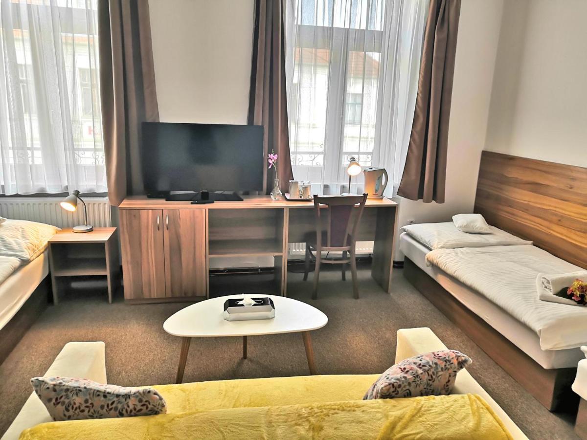 Hotel U Brany Uherský Brod Buitenkant foto