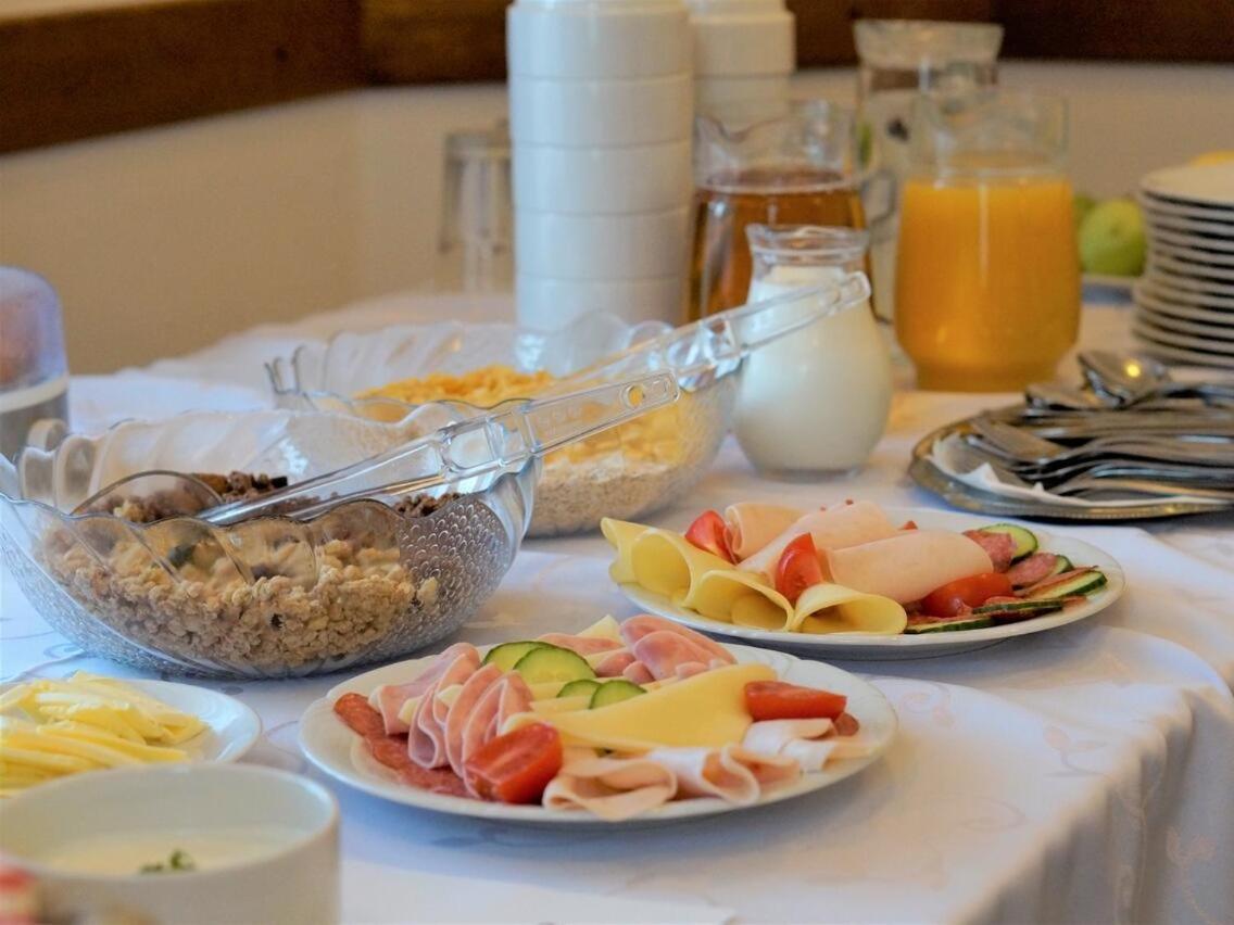 Hotel U Brany Uherský Brod Buitenkant foto