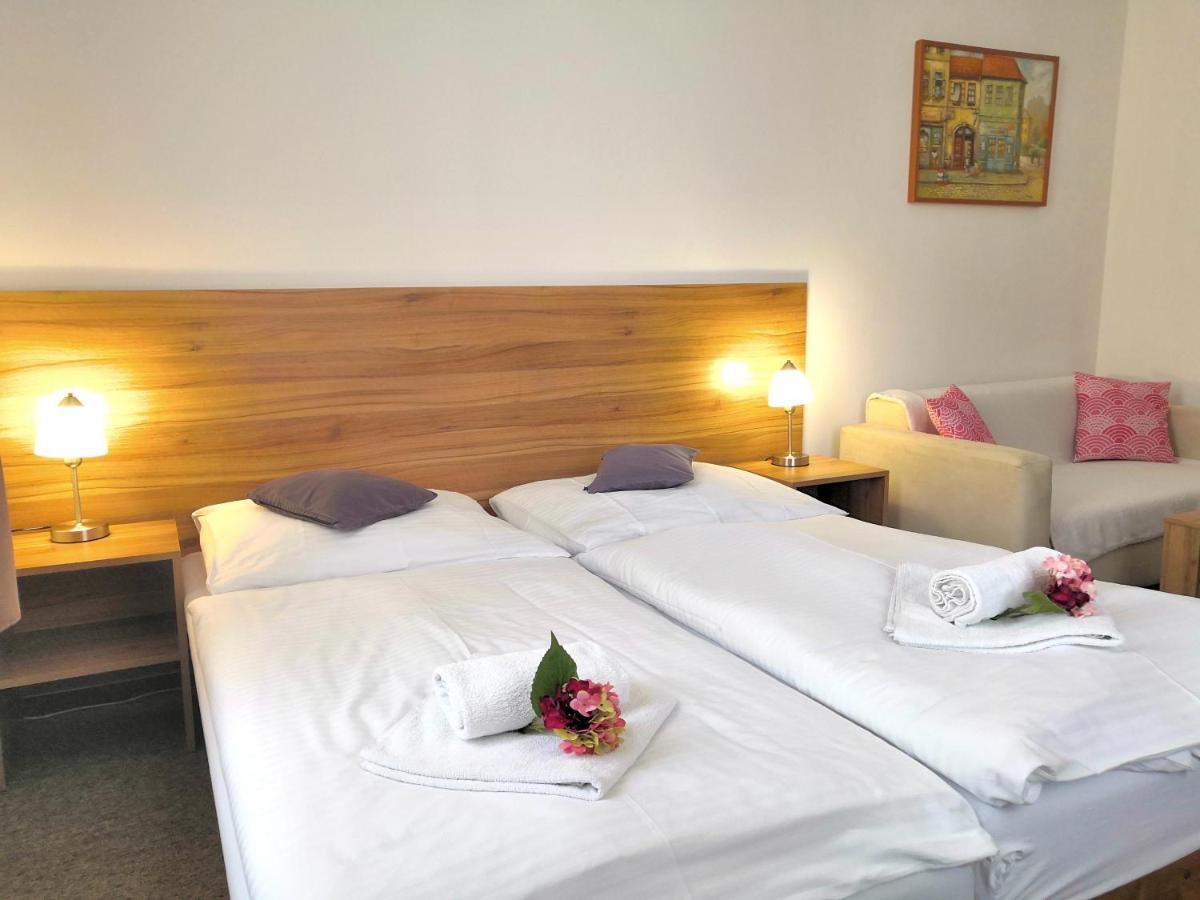 Hotel U Brany Uherský Brod Buitenkant foto