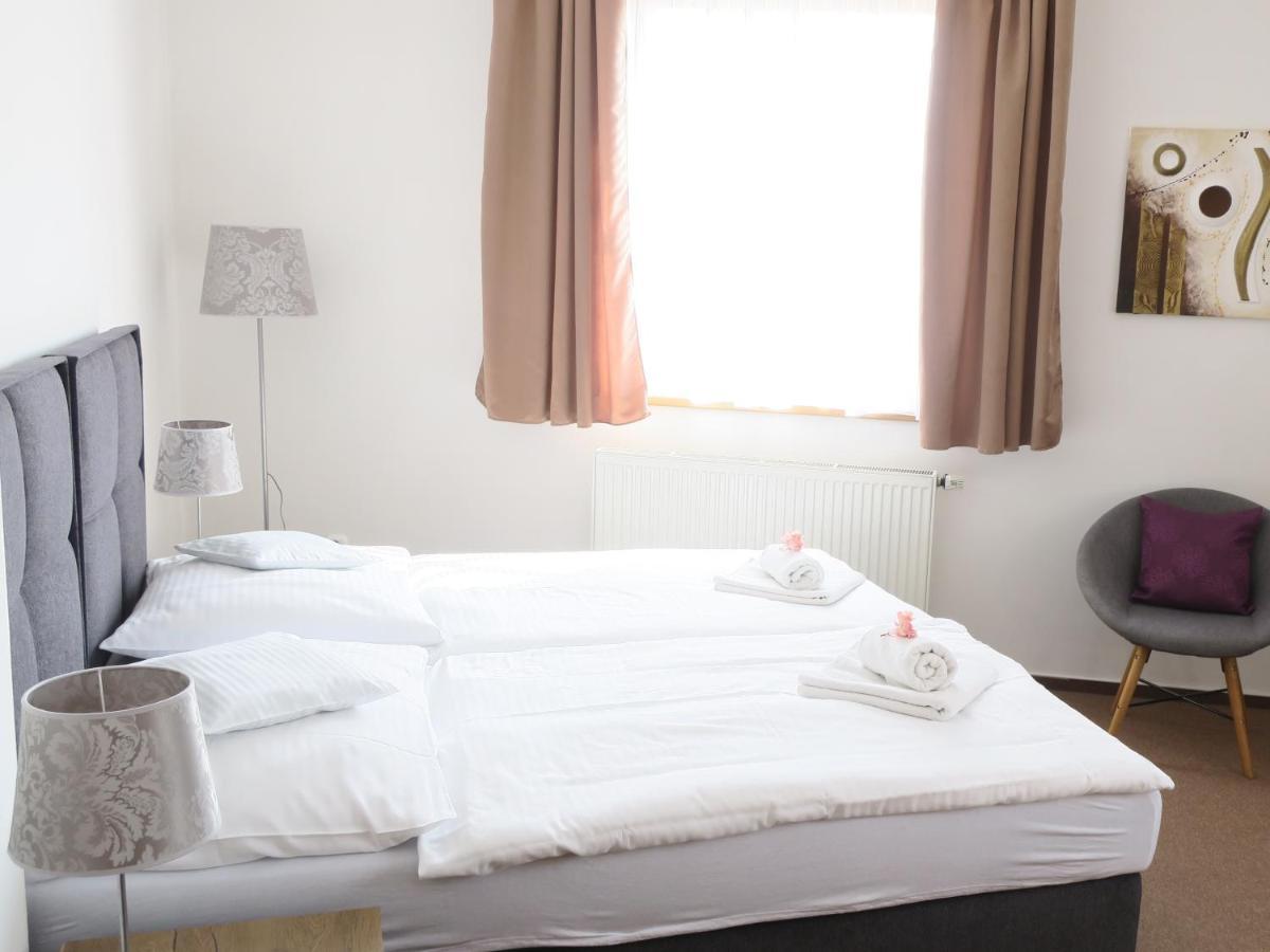 Hotel U Brany Uherský Brod Buitenkant foto