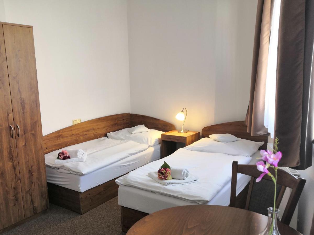 Hotel U Brany Uherský Brod Buitenkant foto