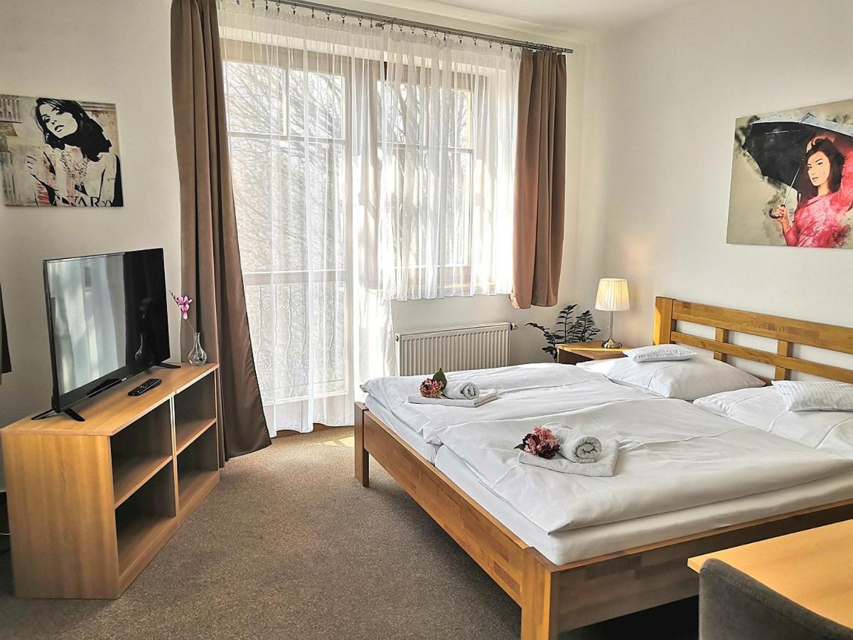 Hotel U Brany Uherský Brod Buitenkant foto